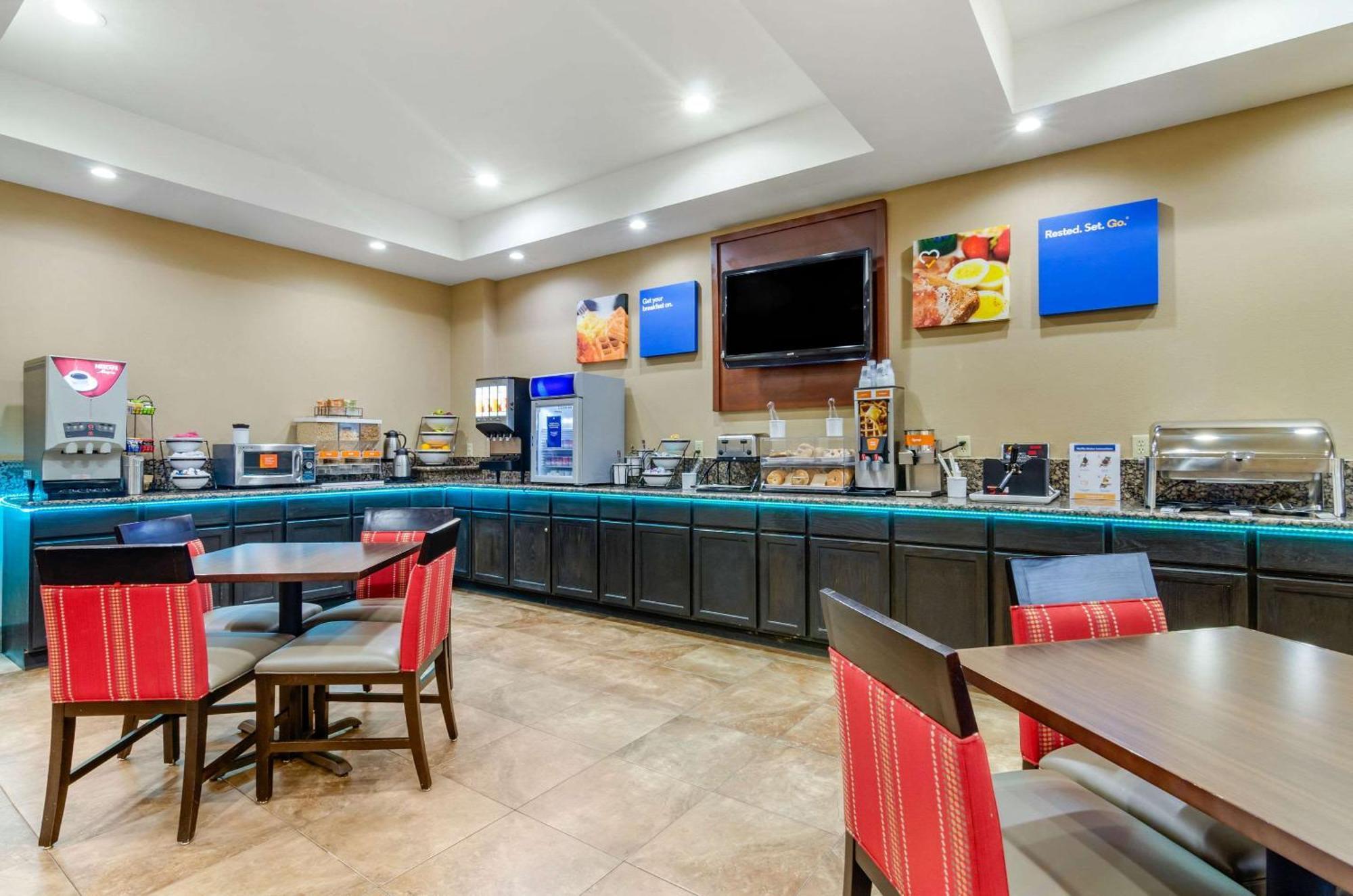 Comfort Inn & Suites Near Bethel College Newton Exteriér fotografie