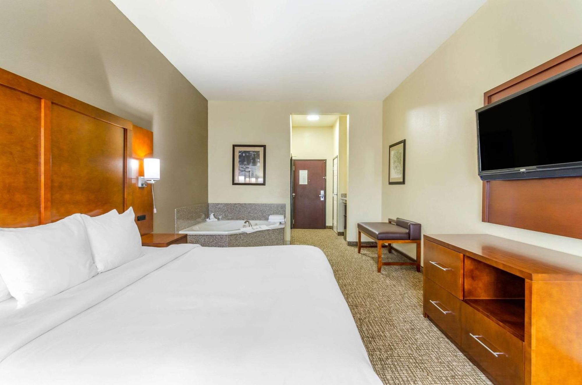 Comfort Inn & Suites Near Bethel College Newton Exteriér fotografie