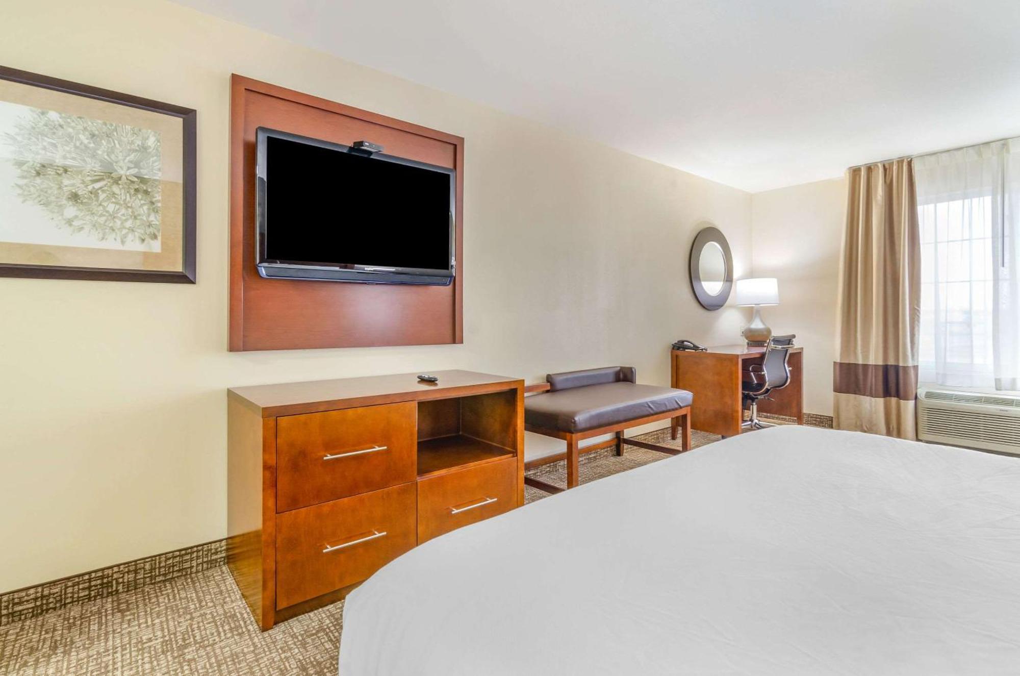 Comfort Inn & Suites Near Bethel College Newton Exteriér fotografie
