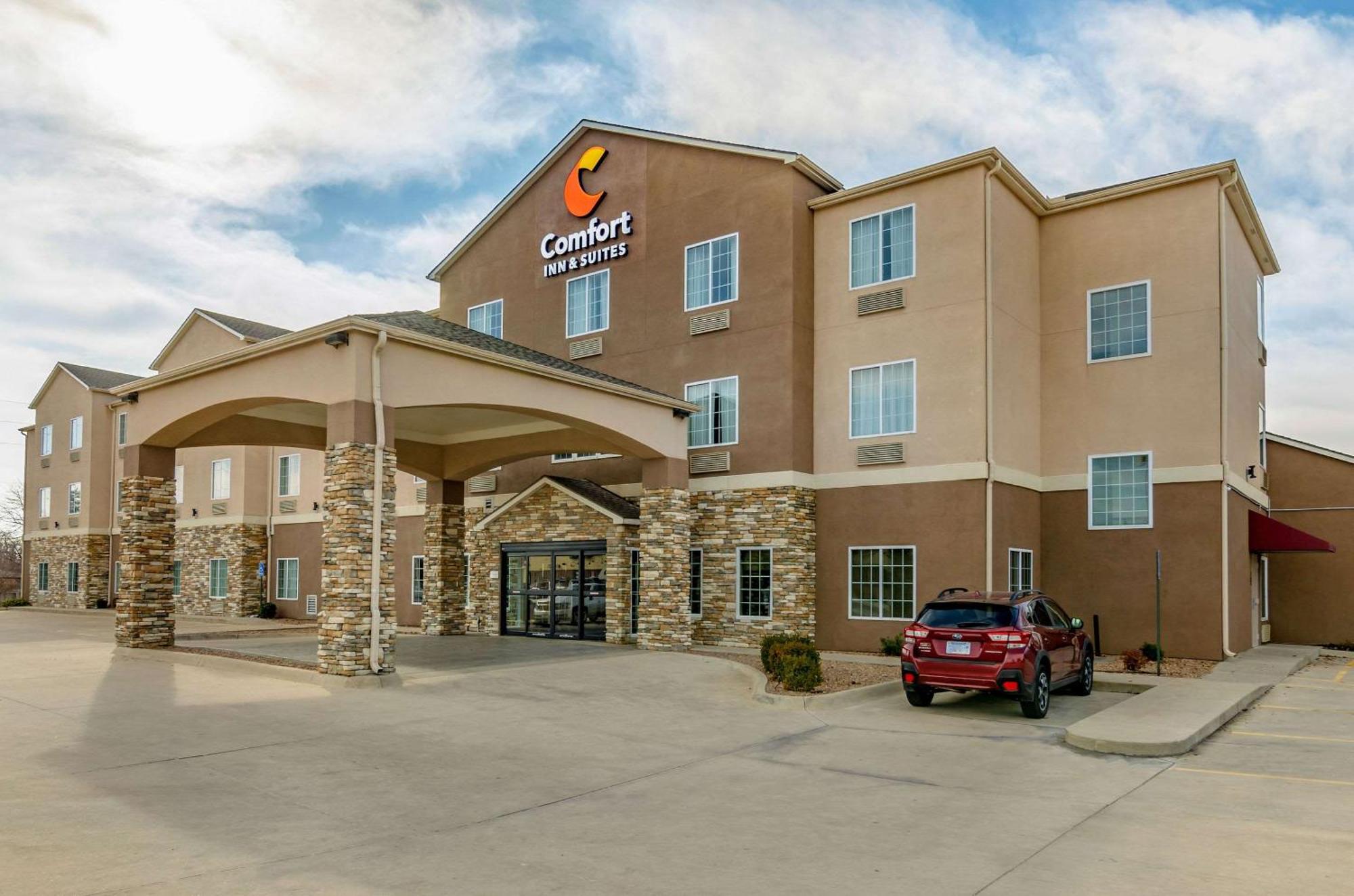 Comfort Inn & Suites Near Bethel College Newton Exteriér fotografie